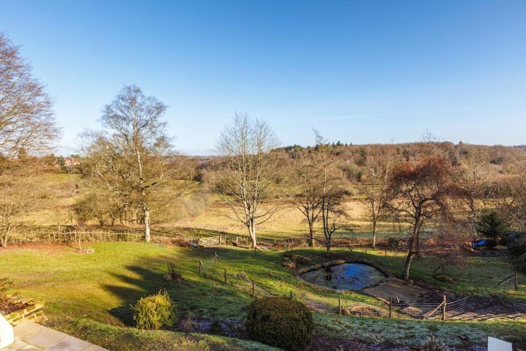 Modern Country Villa, Stunning Gardens And View ロイヤル・タンブリッジ・ウェルズ エクステリア 写真